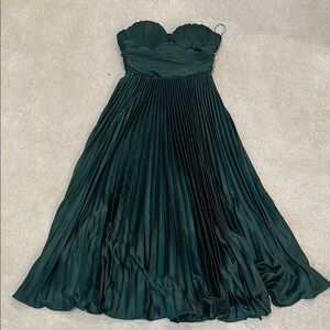 Elegant Green Strapless Pleated Dress -Vici brand